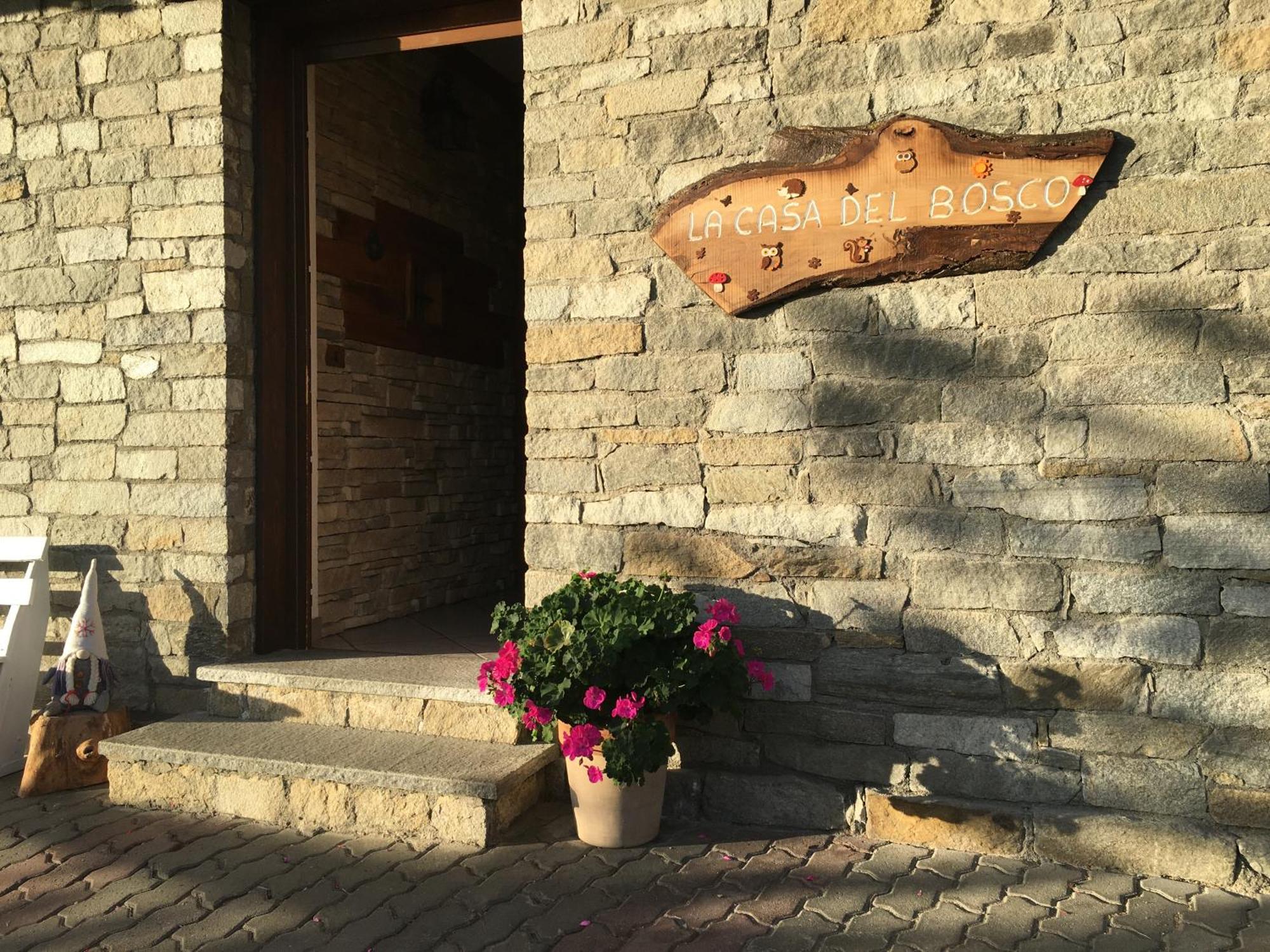 Appartamento La Casa Del Bosco Aosta Esterno foto