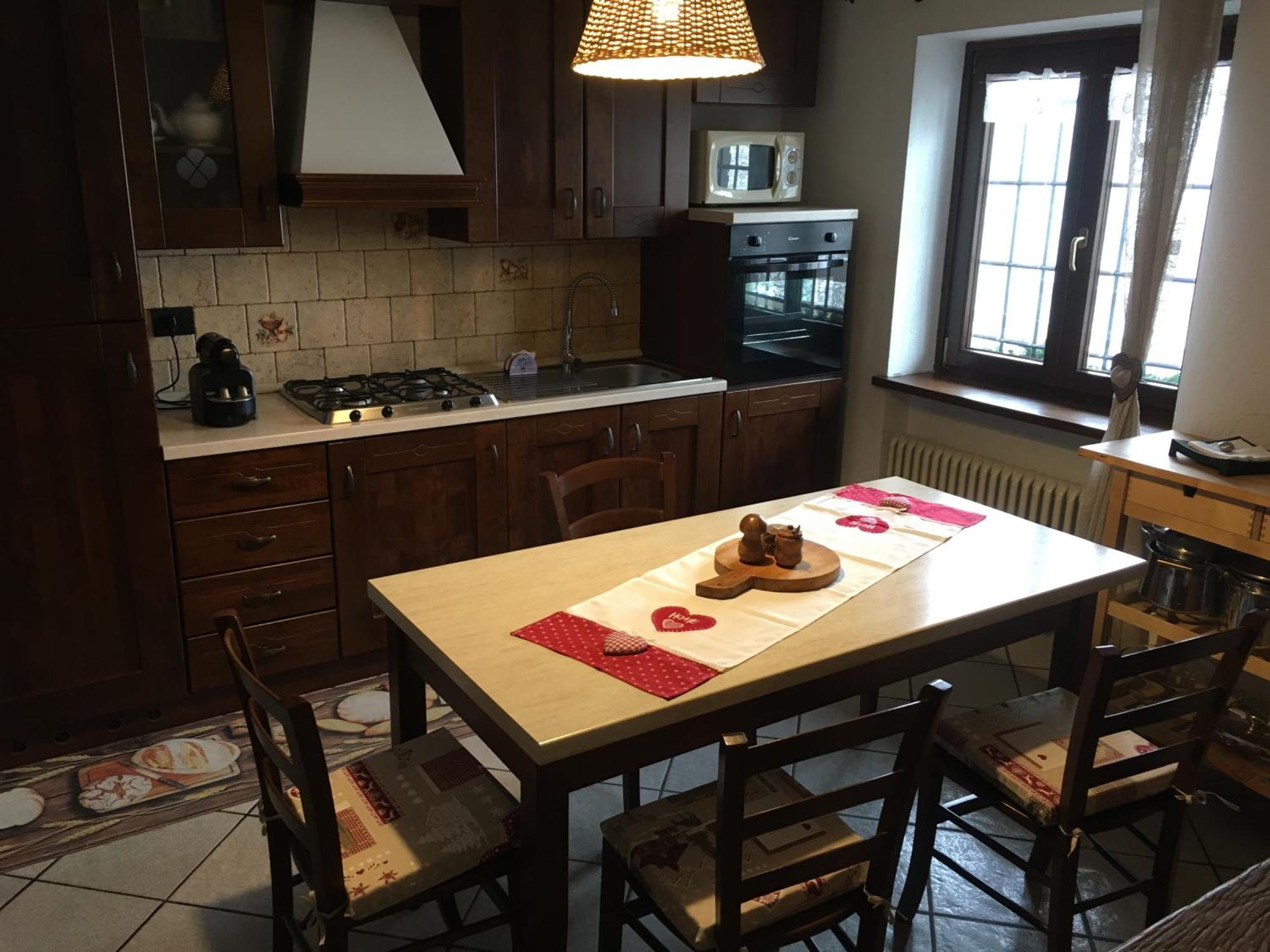 Appartamento La Casa Del Bosco Aosta Esterno foto